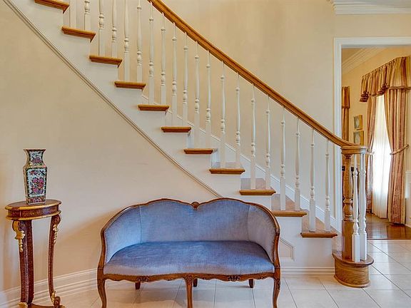 4th image of 4 Heritage Pl