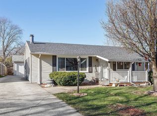 303 Mac Gregor Rd, Lockport, IL 60441