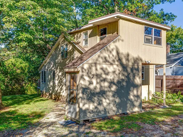 7 Skillen Ln, Fox Lake, IL 60020