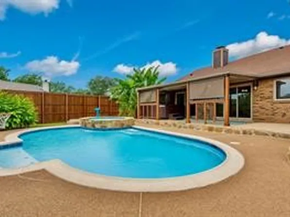 3700 Huckleberry Dr, Fort Worth, TX 76137