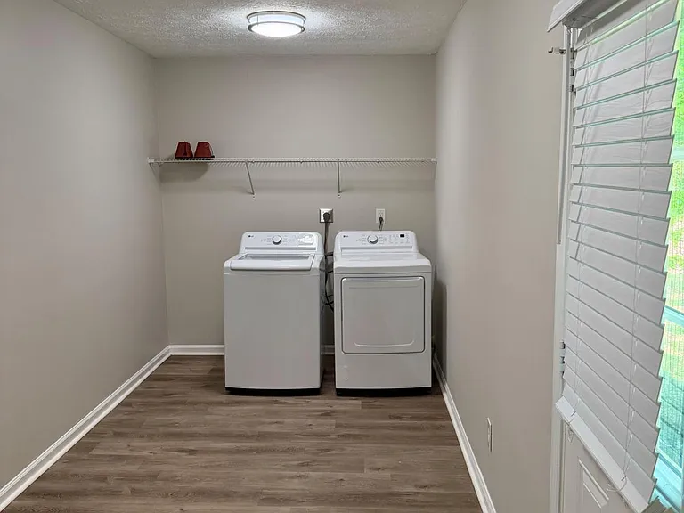 285 Lakeshore Dr — Photo 14