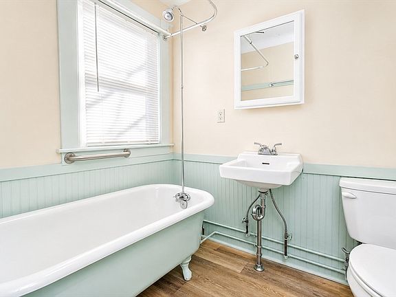 5th image of 16 Chestnut St