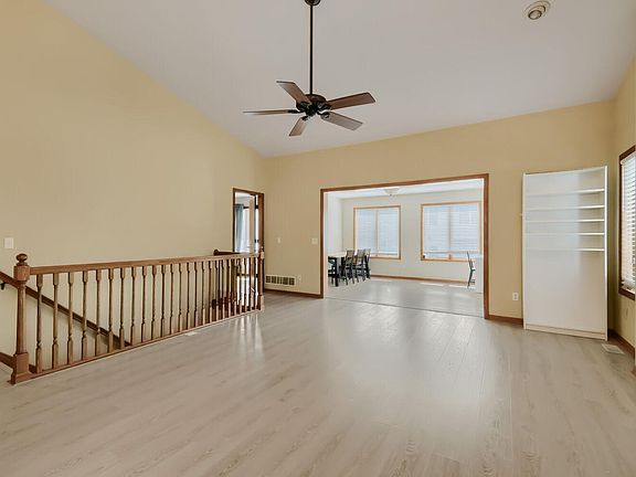 4th image of 834 Wescott Sq