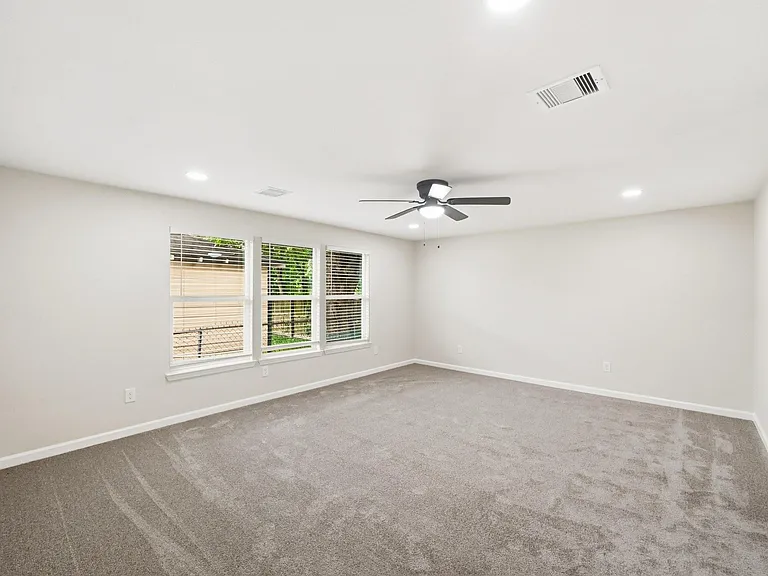 7946 Fowlie St — Photo 27