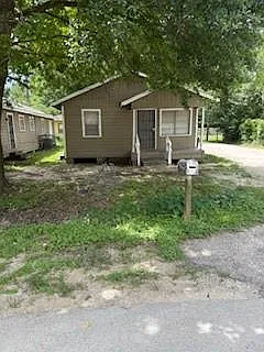 3 bed, 1.0 bath, 1016 sqft, $1,400 — Photo 2