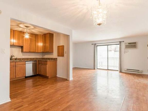 2nd image of 454 E Spruce Dr APT 3B
