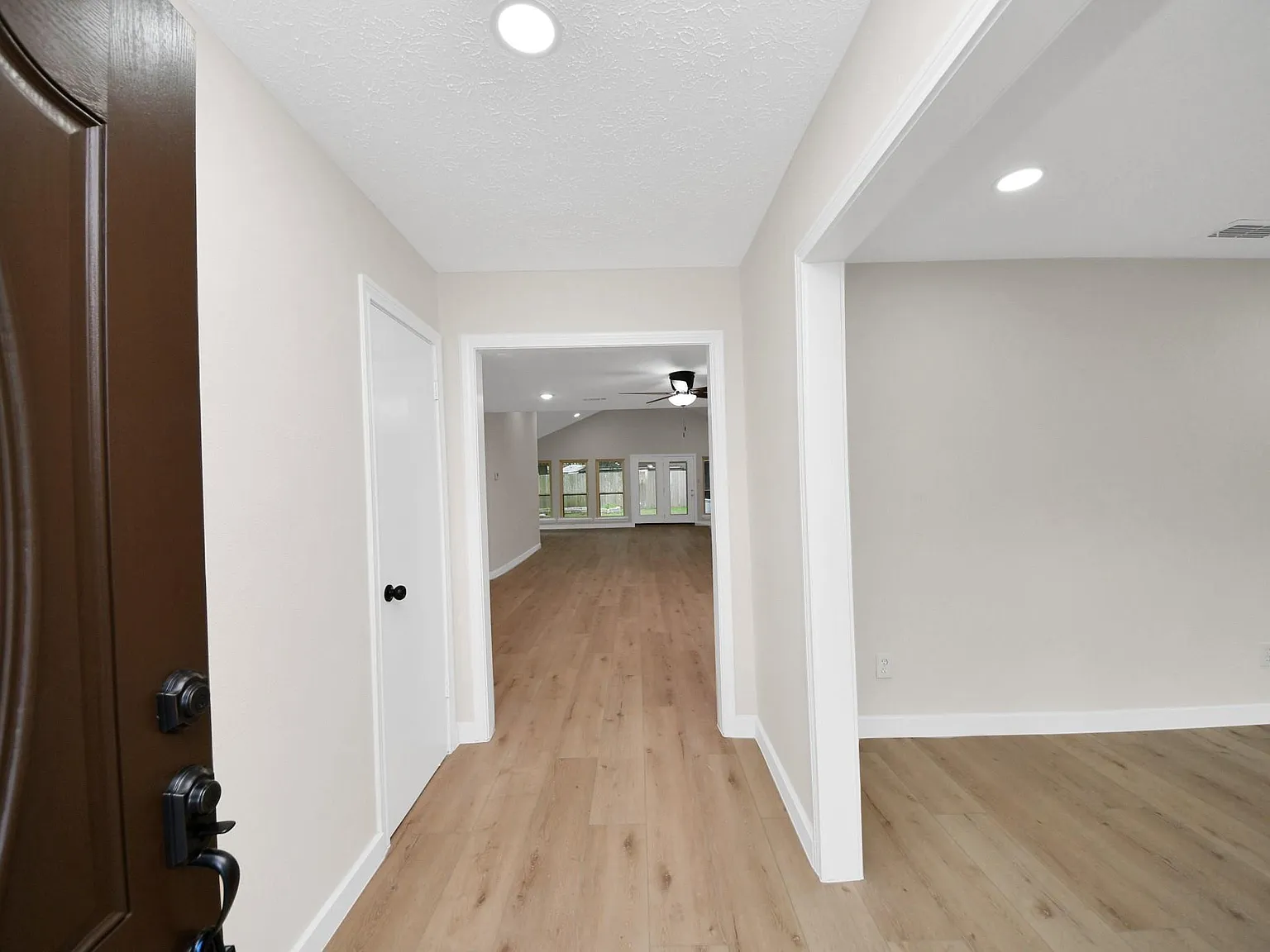 5 bed, 3.0 bath, 3032 sqft, $2,800 — Photo 3