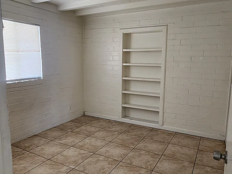 617 E Knox Dr — Photo 4
