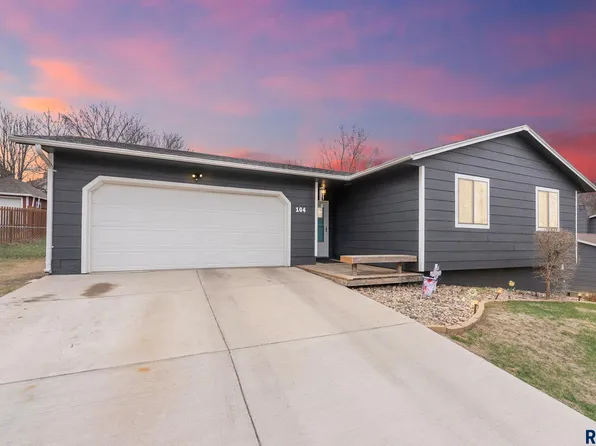 104 S Cardinal Dr, Brandon, SD 57005