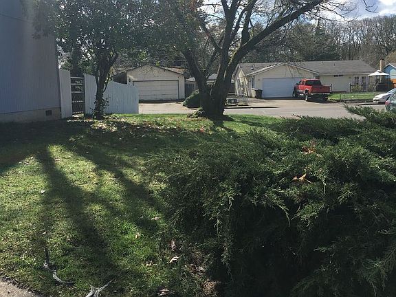 5th image of 2387 NE Poynter St