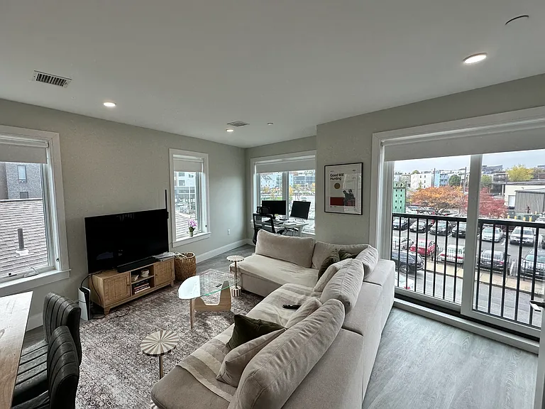 200-204 Old Colony Ave #401 — Photo 5