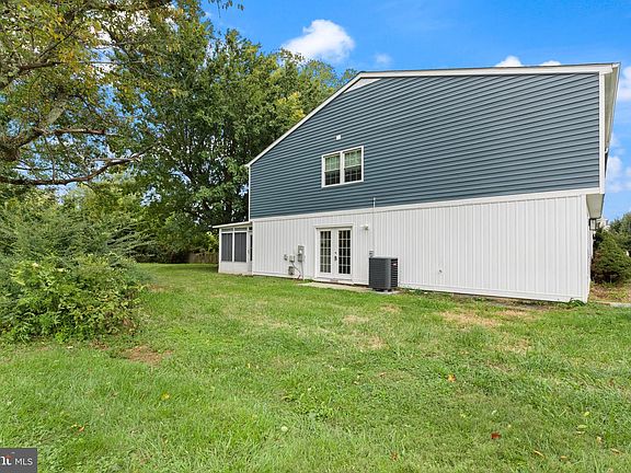 2nd image of 300 Oakway Ct