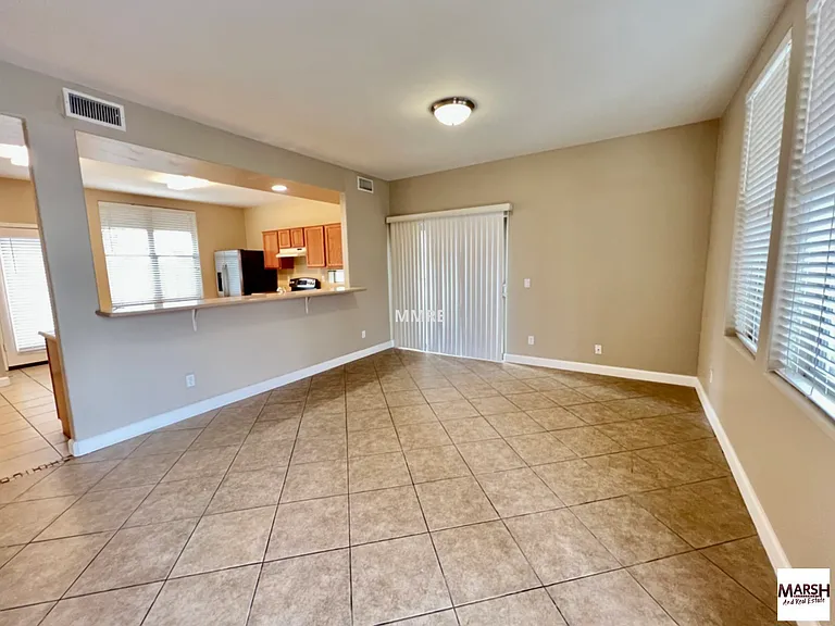 5911 S 35th Pl — Photo 3