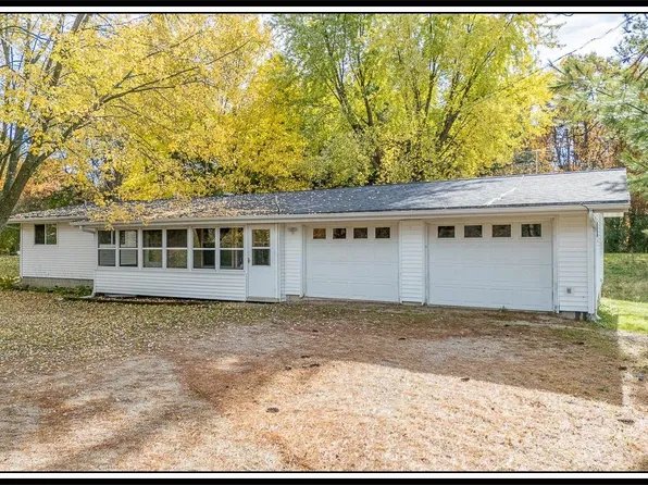 E1379 Larson Rd, Waupaca, WI 54981