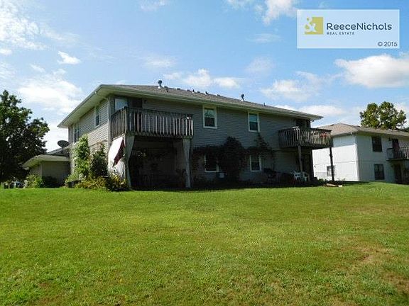 4th image of 1032 NE Lindsay Ave