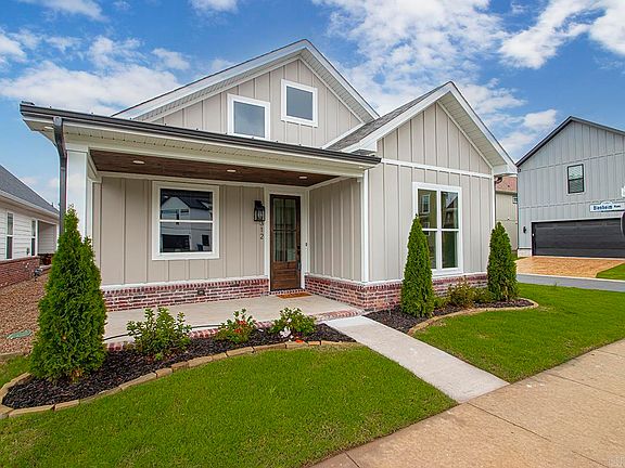 3rd image of 312 Gardens Ln