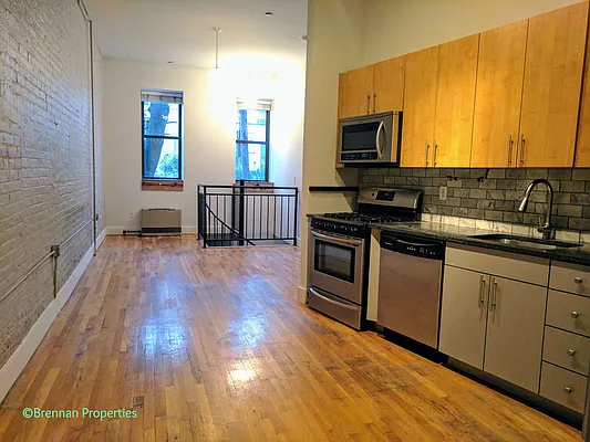 Rented by Manhattan Management LLC | media 48