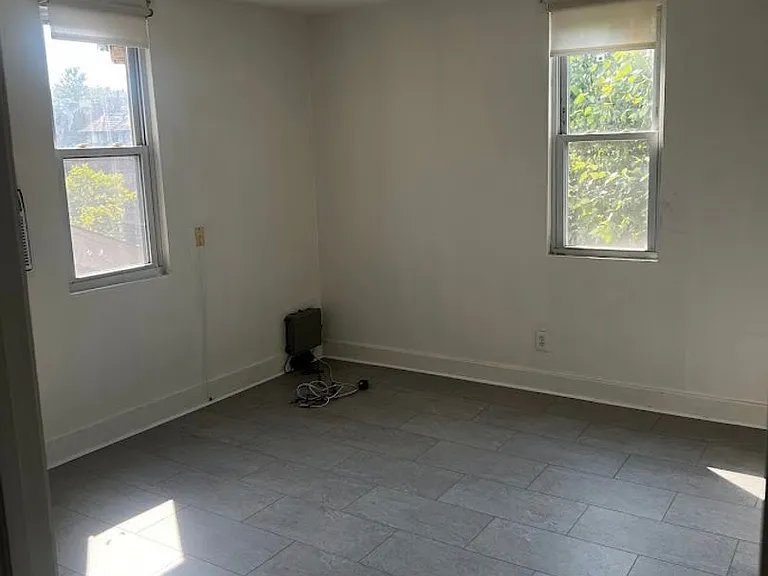 5531 Howe Street — Photo 6