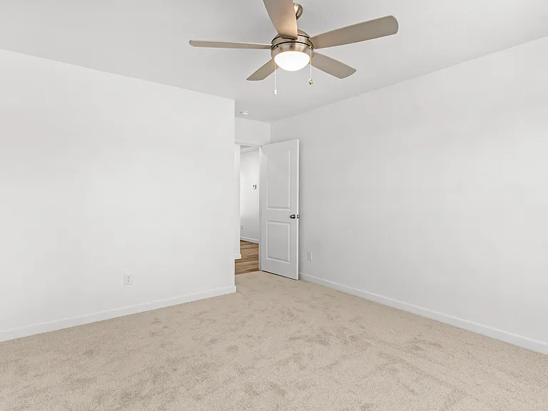 810 Lambert Cir — Photo 5