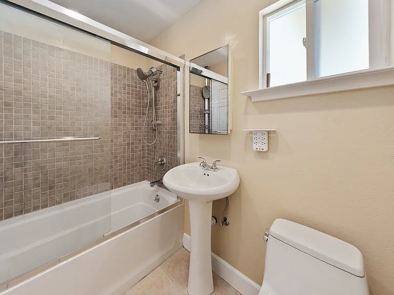 12504 Saratoga Ave — Photo 16
