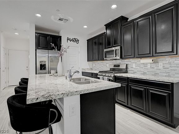4th image of 830 Star Estates Ave