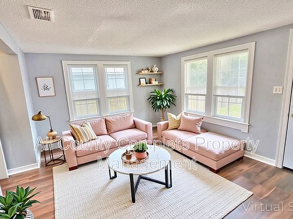 5th image of 3553 Owen Ave