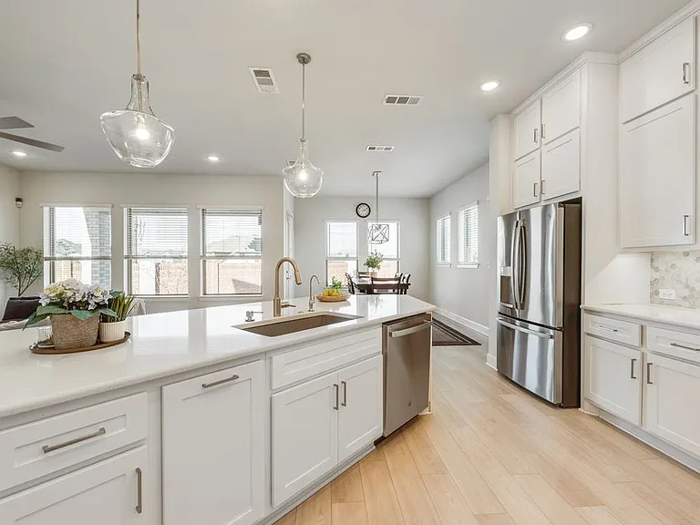 2201 Peters Colony Dr — Photo 32