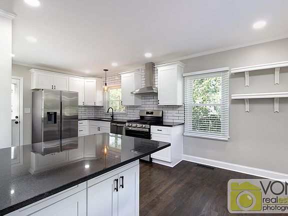 4th image of 626 Burbank Cir SE