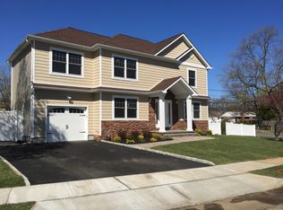2 Underhill Ave, Syosset, NY 11791