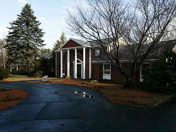 400 Pippin Orchard Rd, Cranston, RI 02921