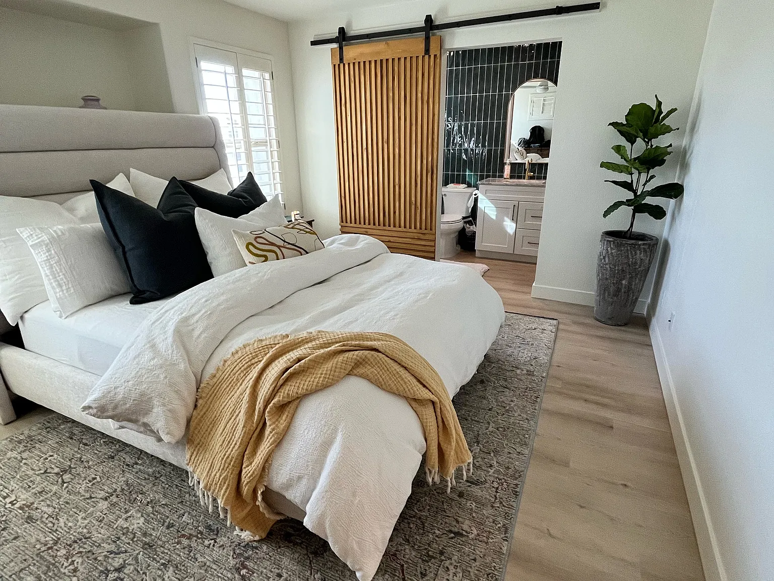 4387 E Morrow Dr — Photo 2