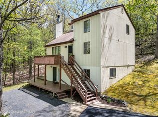 120 Cornwall Pl, Bushkill, PA 18324
