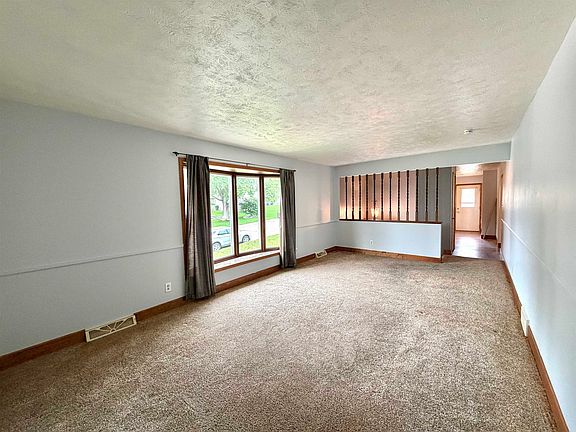 5th image of 2205 Fairview Dr