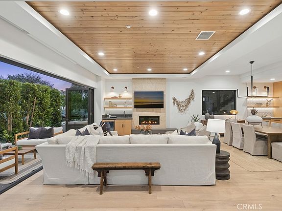 3rd image of 1717 E Ocean Blvd