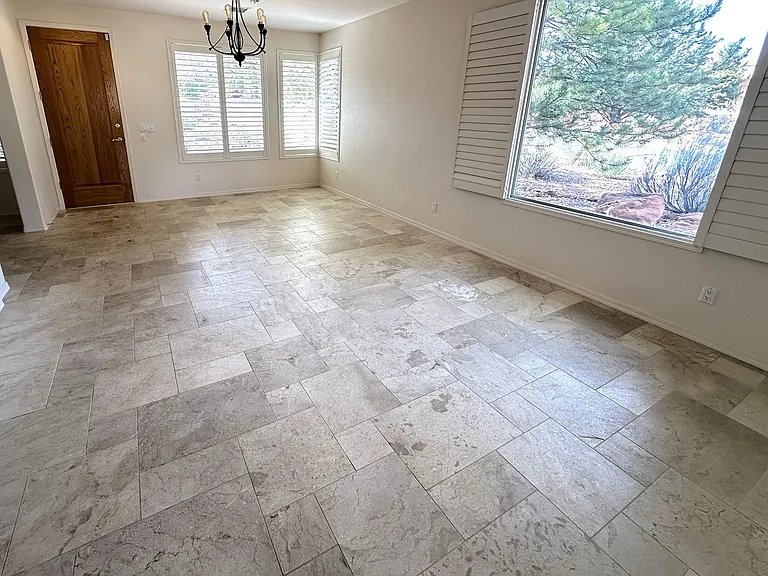1170 Crown Ridge Rd — Photo 3