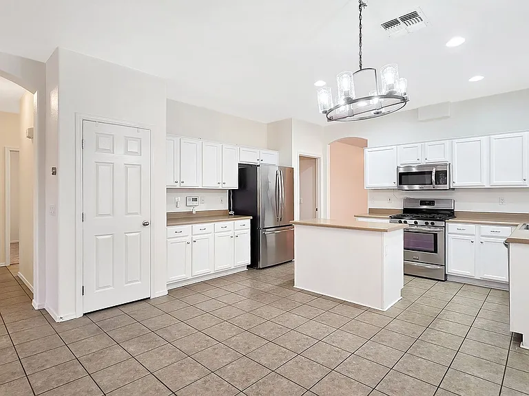 12509 W Washington St — Photo 14