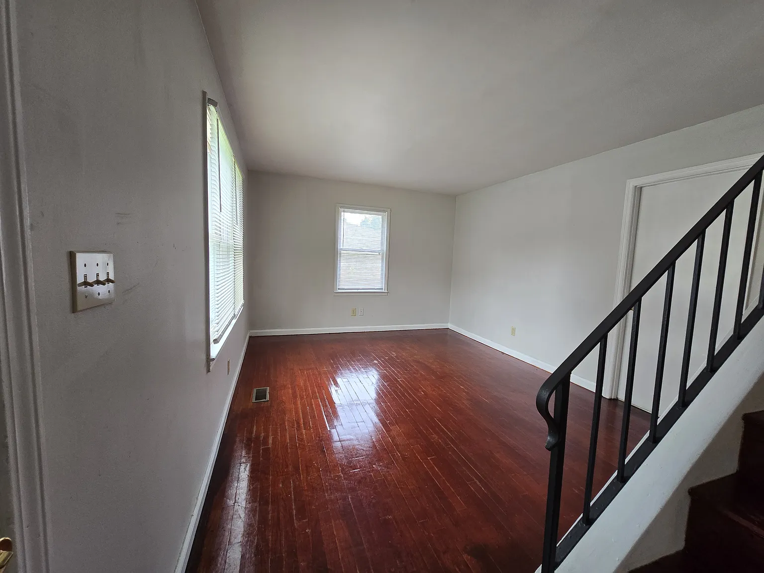 3 bed, 1.5 bath, 1800 sqft, $1,400 — Photo 3
