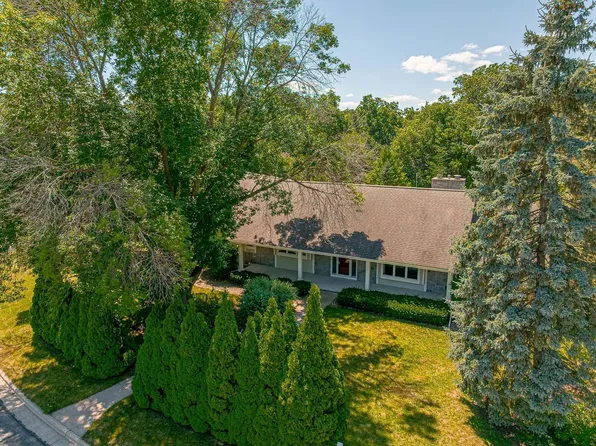5941 Woods Edge Rd, Fitchburg, WI 53711