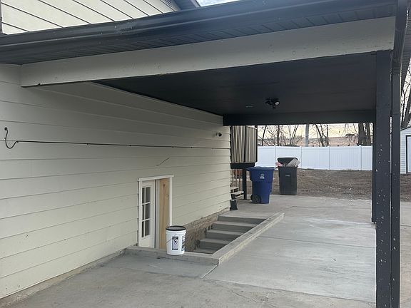 3rd image of 2345 W Edgeware Ln