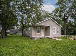 3535 Peek Dr, Kansas City, MO 64133