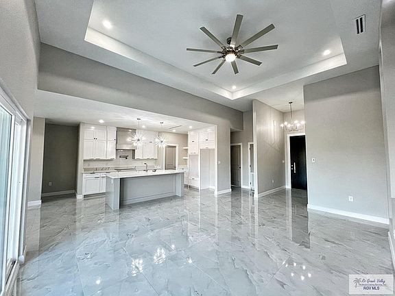 5th image of 323 Brooks Cir N