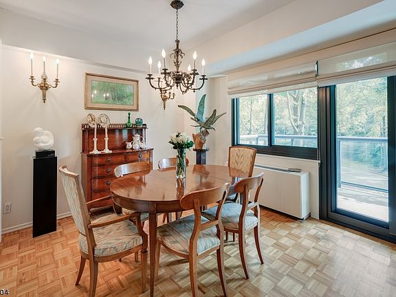 3rd image of 609 W So Orange Ave #4Q