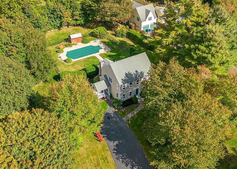 1st image of 20 Country Farm Rd