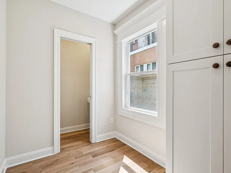 1822 N Mascher St — Photo 12