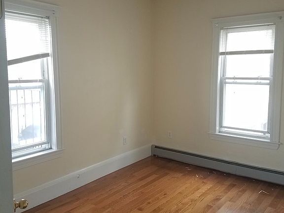 4th image of 104 Glenwood Rd #2