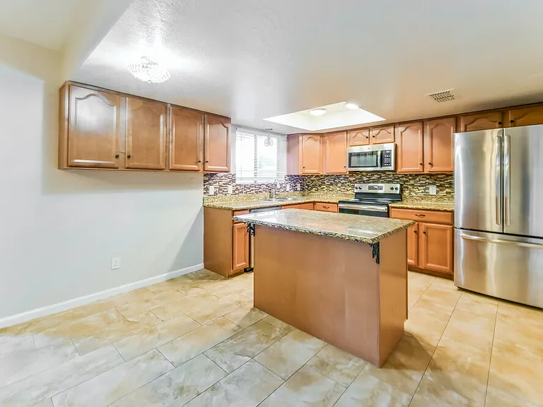 2641 E Isabella Ave — Photo 7