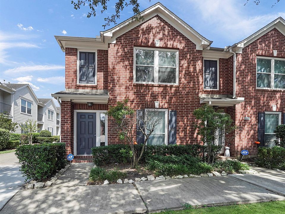 1st image of 918 W Heights Hollow Ln