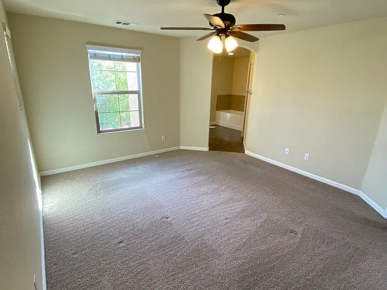586 River Oaks Dr — Photo 7