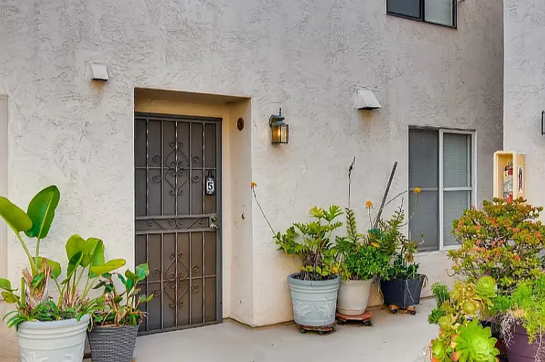 3037 Ingelow St #5 — Photo 2
