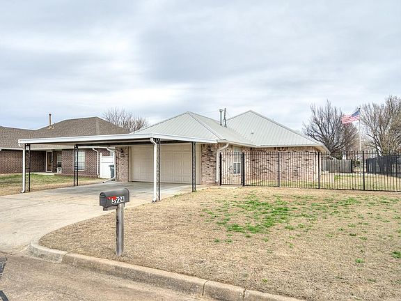 3rd image of 3924 Lamar Dr